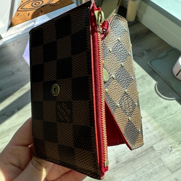 Louis Vuitton Wallet - Picture 9 of 10